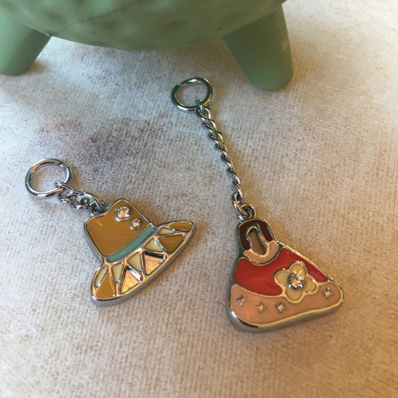 🎈Sale 🎈2 for $10 NWOT hanging charms fancy hat and purse red yellow phone - Picture 3 of 7